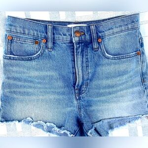 Size 27- Madewell High-waisted blue denim shorts #denimshorts